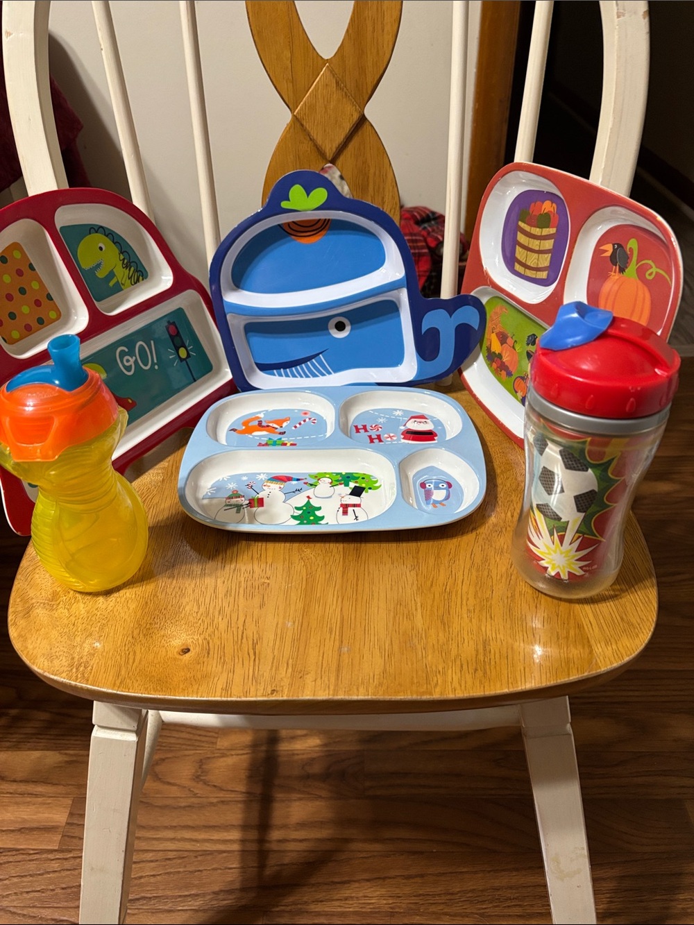 4 Kids Divided Plates and 2 Sippy Cup Meal Set -